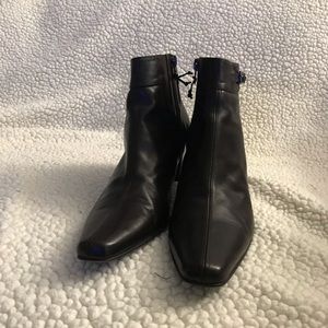 Donald J Pliner  ankle boots Lucya SZ 8 1/2
